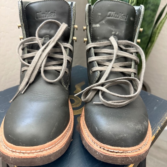 OluKai men's boots - Picture 1 of 6